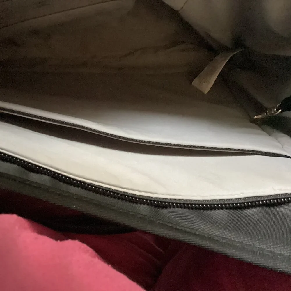 Magellan's travel bag w/locks - Picture 9 of 11